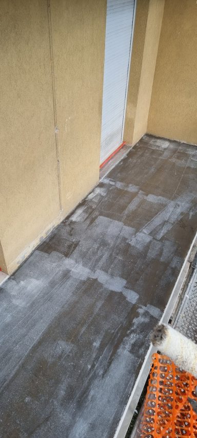 preparation etancheite liquide sur balcon avant finition paillette